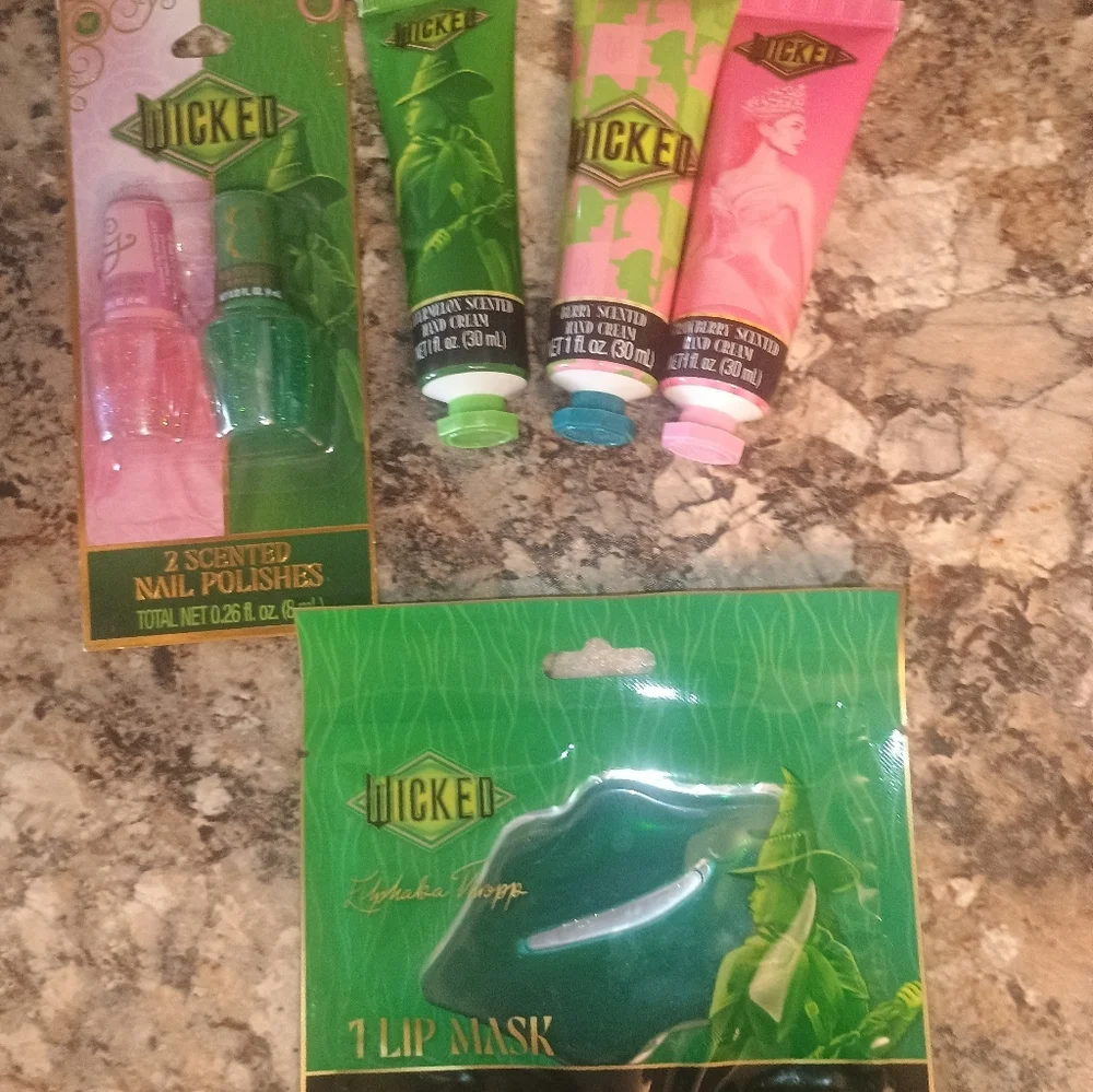 Wicked themed makeup bundle. A wicked inspired makeup perfect for everyday
